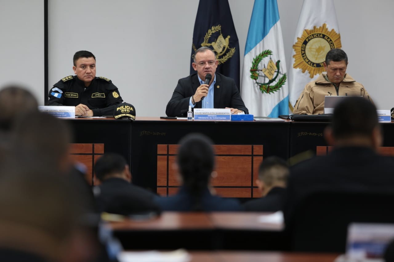 Policía pide padre del pelotero Miguel Sanó entregarse - Punta