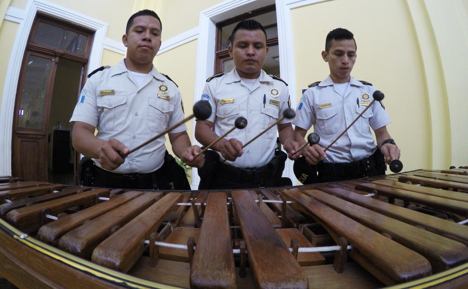 Mingob conmemora Día de la Marimba con la agrupación Kaibil Balam