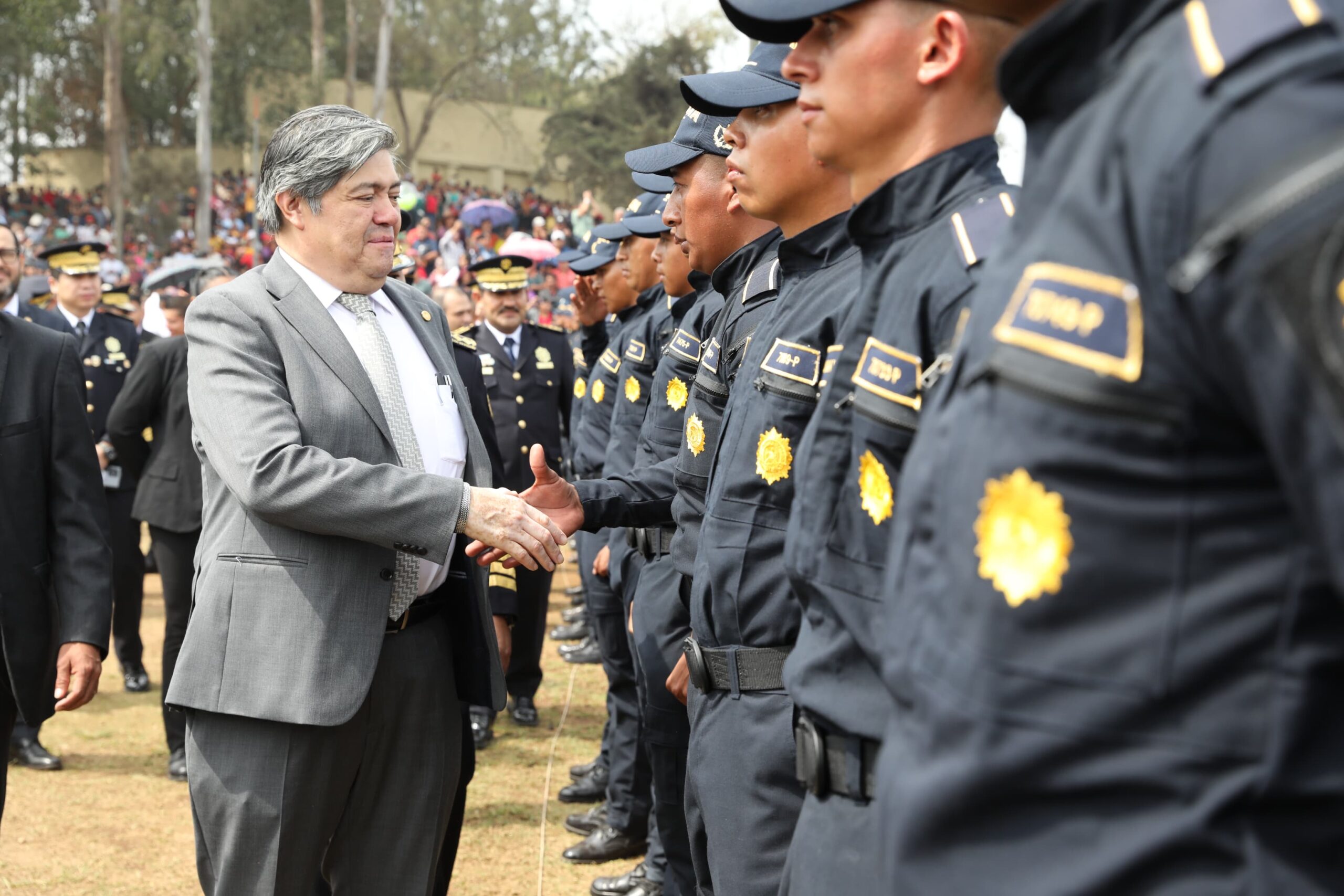 Nuevos agentes de la PNC juran proteger y servir a la ciudadanía ...